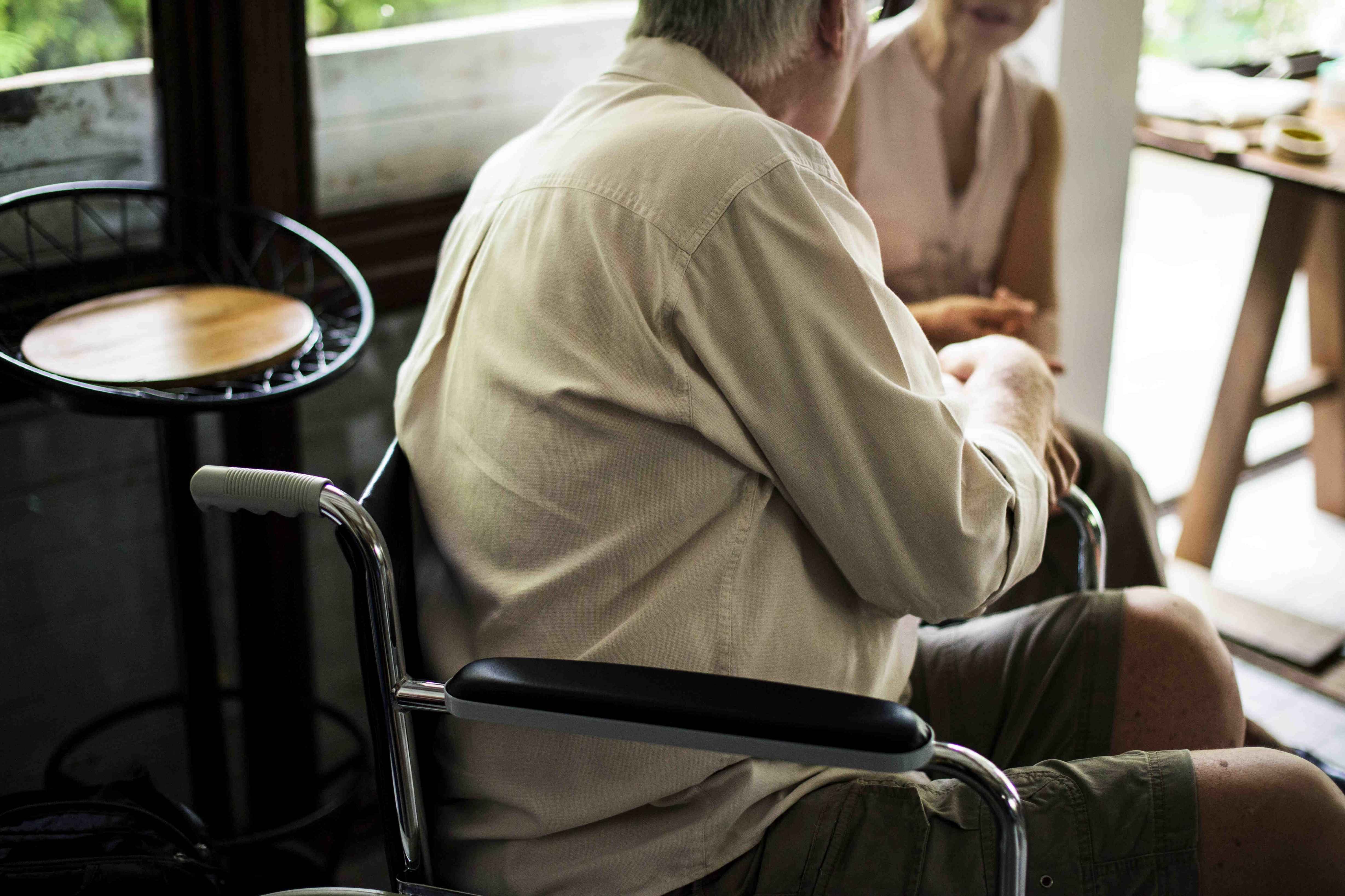 How Local Support Workers Help Families with Palliative Care at Home